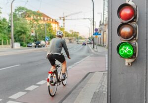 A traffic light with a green bicycle sign, representing road safety and transportation in the city.
